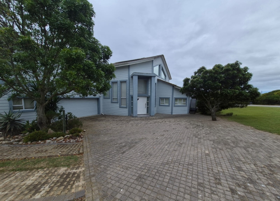 3 Bedroom Property for Sale in Boggomsbaai Western Cape